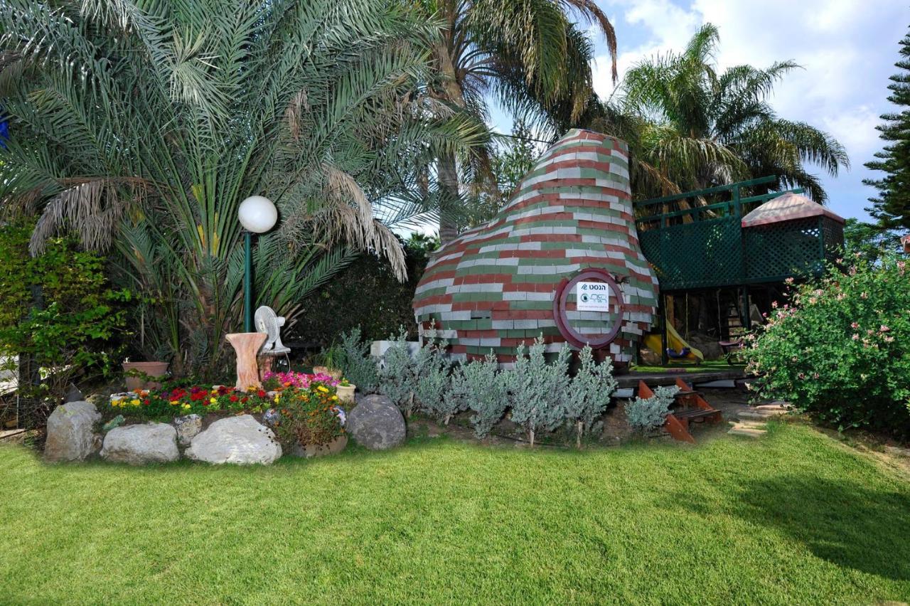 Family Cabin Menahemya Bagian luar foto