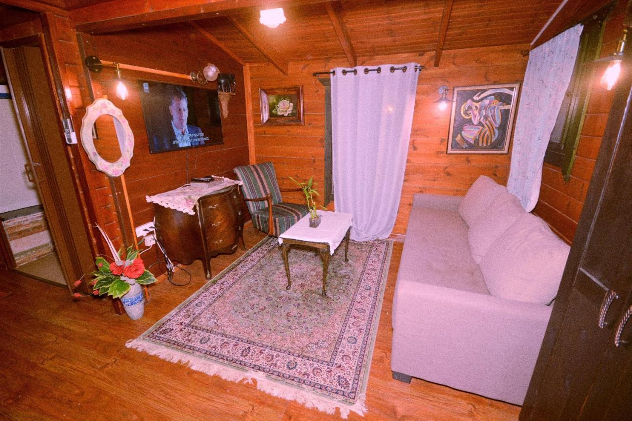 Family Cabin Menahemya Bagian luar foto